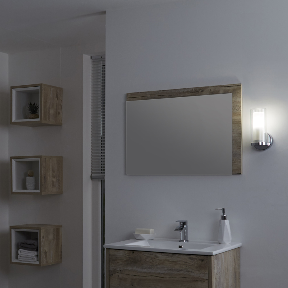 Milano Fischa Straight Bathroom Wall Light