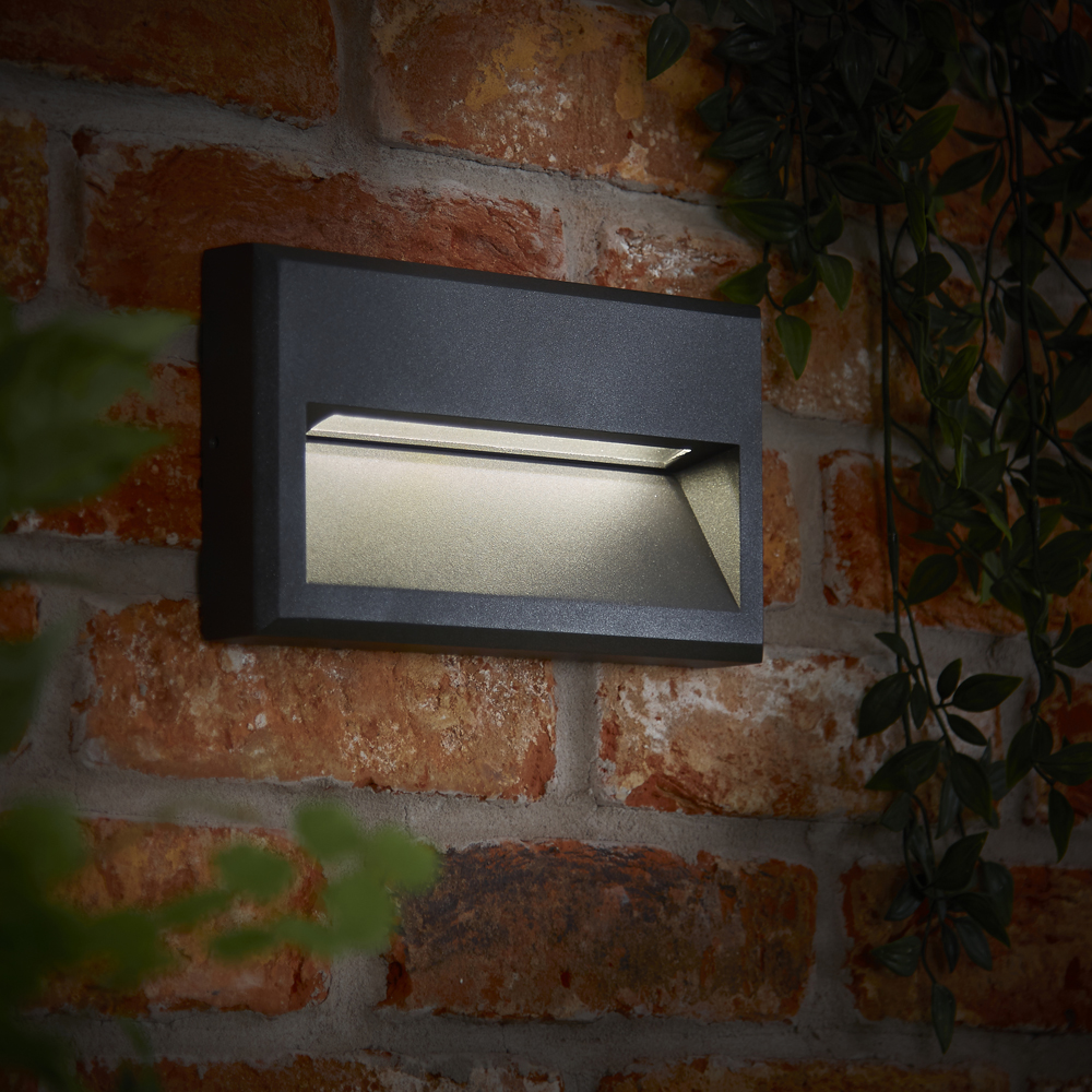 Biard Hresk IP65 LED Outdoor Wall Light
