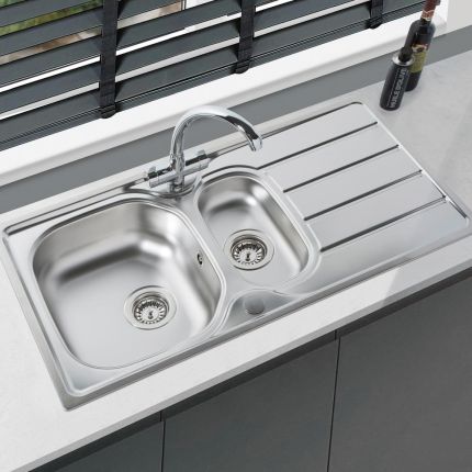 Harlyn Towan - 1.5 Bowl Stainless Steel Kitchen Sink with Reversible Drainer