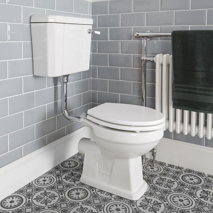 Milano Richmond - White Traditional Round Floor Standing Toilet Pan with Low Level Cistern and Wooden Seat