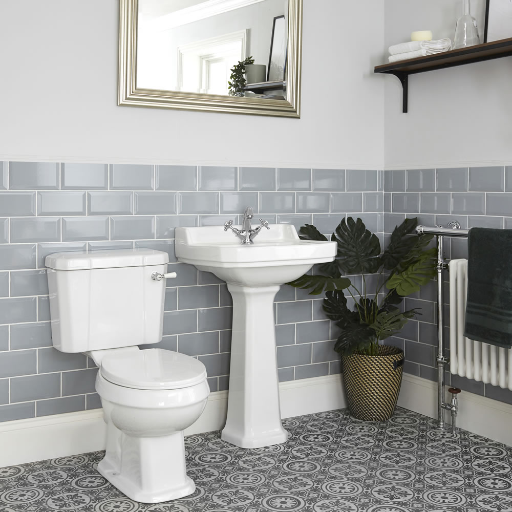 Milano Richmond - Traditional Close Coupled Toilet and Pedestal Basin Set